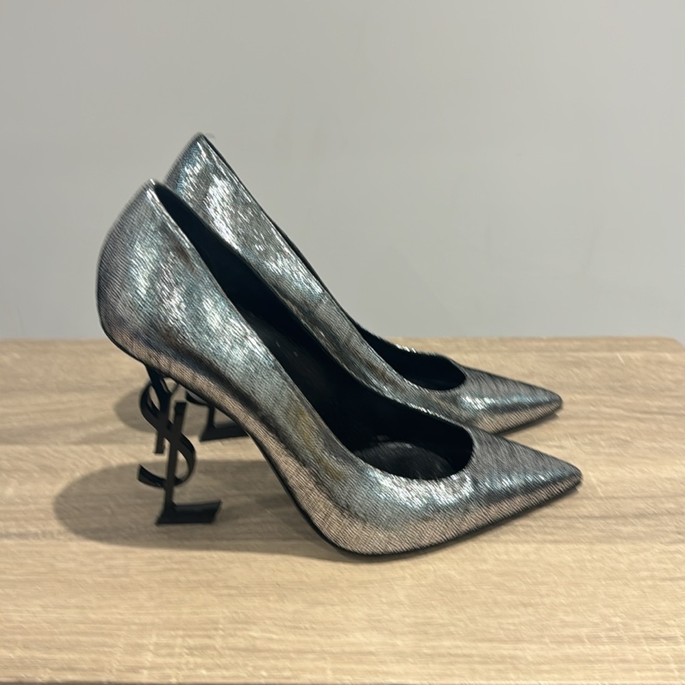 Pre-Owned authentic Saint laurent women Ysl logo heel